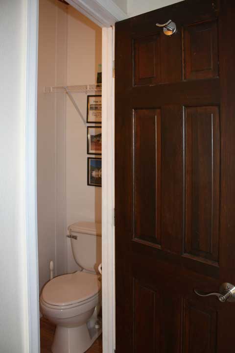 Bathroom No.3 - Entry washroom